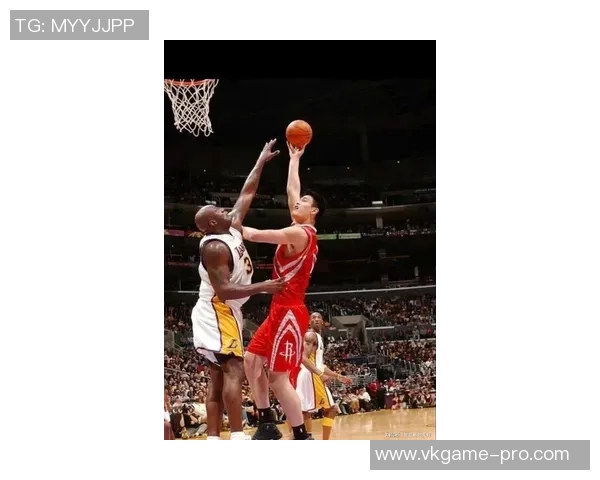 姚明首战鲨鱼展现巨人风采NBA赛场上演传奇对决