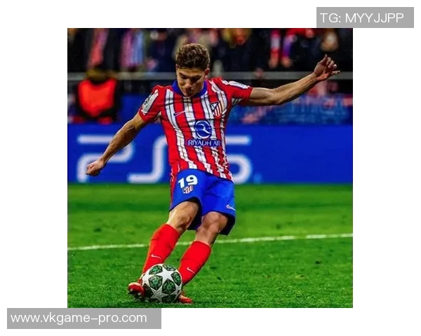 欧冠激战：多特蒙德狂胜里昂帽子戏法引发争议判罚热议