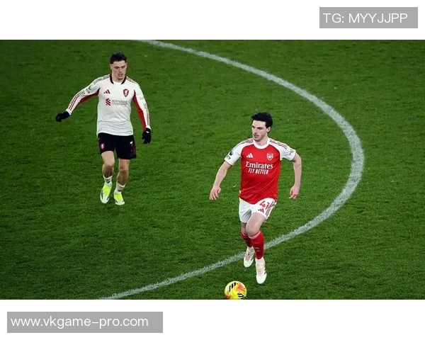 西甲焦点战曼联与阿森纳互交白卷争议判罚引发全场热议