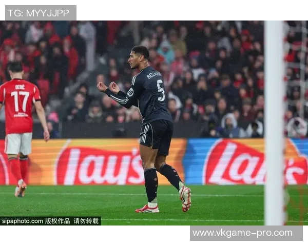 中超精彩对决巴黎圣日耳曼完胜本菲卡神扑时刻引发全场热烈反响 中超精彩对决巴黎圣日耳曼完胜本菲卡神扑时刻引发全场热烈反响